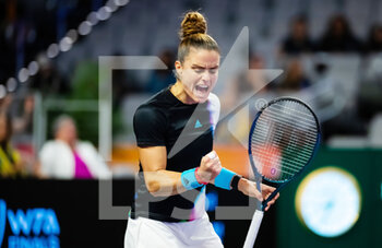 2022-11-02 - Maria Sakkari of Greece in action against Aryna Sabalenka of Belarus during the second round-robin match at the 2022 WTA Finals Fort Worth tennis tournament on November 2, 2022 in Fort Worth, United States - TENNIS - 2022 WTA FINALS FORT WORTH - INTERNATIONALS - TENNIS