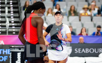 2022-11-02 - Coco Gauff of the United States & Jessica Pegula of the United States in action during their second round-robin doubles match at the 2022 WTA Finals Fort Worth tennis tournament on November 2, 2022 in Fort Worth, United States - TENNIS - 2022 WTA FINALS FORT WORTH - INTERNATIONALS - TENNIS