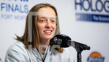 2022-11-03 - Iga Swiatek of Poland talks to the media after her second round-robin match at the 2022 WTA Finals Fort Worth tennis tournament on November 3, 2022 in Fort Worth, United States - TENNIS - 2022 WTA FINALS FORT WORTH - INTERNATIONALS - TENNIS