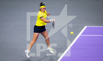 2022-11-04 - Ons Jabeur of Tunisia in action against Maria Sakkari of Greece during third round-robin match at the 2022 WTA Finals Fort Worth tennis tournament on November 4, 2022 in Fort Worth, United States - TENNIS - 2022 WTA FINALS FORT WORTH - INTERNATIONALS - TENNIS
