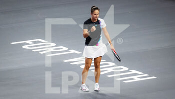 2022-11-05 - Daria Kasatkina of Russia in action against Caroline Garcia of France during her third round-robin match at the 2022 WTA Finals Fort Worth tennis tournament on November 5, 2022 in Fort Worth, United States - TENNIS - 2022 WTA FINALS FORT WORTH - INTERNATIONALS - TENNIS