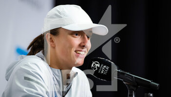 2022-11-05 - Iga Swiatek of Poland talks to the media after her third round-robin match at the 2022 WTA Finals Fort Worth tennis tournament on November 5, 2022 in Fort Worth, United States - TENNIS - 2022 WTA FINALS FORT WORTH - INTERNATIONALS - TENNIS
