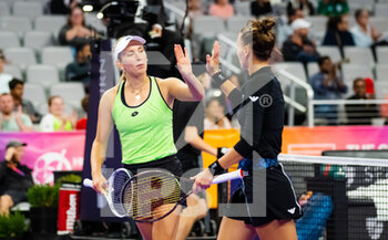 2022-11-05 - Elise Mertens of Belgium & Veronika Kudermetova of Russia in action during their third round-robin doubles match at the 2022 WTA Finals Fort Worth tennis tournament on November 5, 2022 in Fort Worth, United States - TENNIS - 2022 WTA FINALS FORT WORTH - INTERNATIONALS - TENNIS