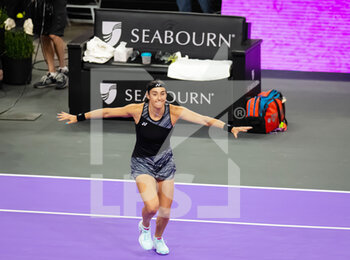 2022-11-06 - Caroline Garcia of France in action against Maria Sakkari of Greece during her semi-final match at the 2022 WTA Finals Fort Worth tennis tournament on November 6, 2022 in Fort Worth, United States - TENNIS - 2022 WTA FINALS FORT WORTH - INTERNATIONALS - TENNIS