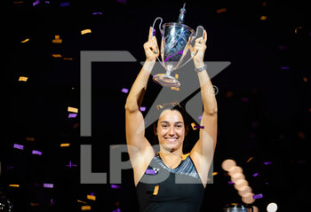2022-11-07 - Caroline Garcia of France poses with the champions trophy after winning the final against Aryna Sabalenka of Belarus at the 2022 WTA Finals Fort Worth tennis tournament on November 7, 2022 in Fort Worth, United States - TENNIS - 2022 WTA FINALS FORT WORTH - INTERNATIONALS - TENNIS
