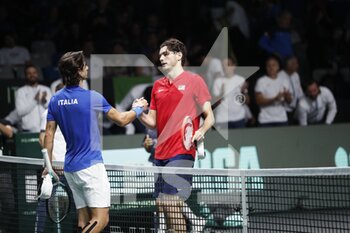 2022-11-24 - Lorenzo Musetti (Italy) and Tylor Fritz (USA) - DAVIS CUP FINALS - ITALY VS UNITED STATES - INTERNATIONALS - TENNIS