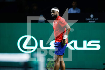 24/11/2022 - Frances Tiafoe of United States in action against Lorenzo Sonego of Italy during the first tennis match from Davis Cup Finals 2022, Quarter-Finals round, played between Italy and United States on november 24, 2022 at Palacio de Deportes Martin Carpena pavilion in Malaga, Spain - TENNIS - DAVIS CUP FINALS 2022 - ITALY V UNITED STATES - INTERNAZIONALI - TENNIS