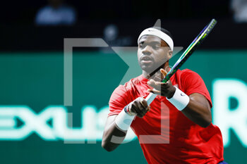 24/11/2022 - Frances Tiafoe of United States in action against Lorenzo Sonego of Italy during the first tennis match from Davis Cup Finals 2022, Quarter-Finals round, played between Italy and United States on november 24, 2022 at Palacio de Deportes Martin Carpena pavilion in Malaga, Spain - TENNIS - DAVIS CUP FINALS 2022 - ITALY V UNITED STATES - INTERNAZIONALI - TENNIS