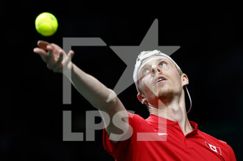 24/11/2022 - Denis Shapovalov of Canada in action against Jan-Lennard Struff of Germany during the first tennis match from Davis Cup Finals 2022, Quarter-Finals round, played between Germany and Canada on november 24, 2022 at Palacio de Deportes Martin Carpena pavilion in Malaga, Spain - TENNIS - DAVIS CUP FINALS 2022 - GERMANY V CANADA - INTERNAZIONALI - TENNIS