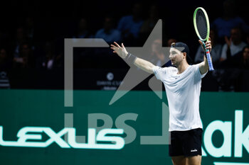 24/11/2022 - Jan-Lennard Struff of Germany celebrates the victory against Denis Shapovalov of Canada during the first tennis match from Davis Cup Finals 2022, Quarter-Finals round, played between Germany and Canada on november 24, 2022 at Palacio de Deportes Martin Carpena pavilion in Malaga, Spain - TENNIS - DAVIS CUP FINALS 2022 - GERMANY V CANADA - INTERNAZIONALI - TENNIS