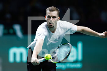 24/11/2022 - Oscar Otte of Germany in action against Felix Auger-Aliassime of Canada during the second tennis match from Davis Cup Finals 2022, Quarter-Finals round, played between Germany and Canada on november 24, 2022 at Palacio de Deportes Martin Carpena pavilion in Malaga, Spain - TENNIS - DAVIS CUP FINALS 2022 - GERMANY V CANADA - INTERNAZIONALI - TENNIS