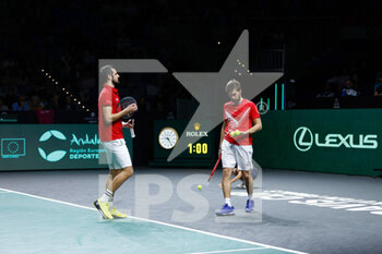 2022-11-25 - Nikola Mektic and Mate Pavic of Croatia play doubles against Max Purcell and Jordan Thompson of Australia during the third doubles tennis match from Davis Cup Finals 2022, Semi-Finals round, played between Australia v Croatia on november 25, 2022 at Palacio de Deportes Martin Carpena pavilion in Malaga, Spain - TENNIS - DAVIS CUP FINALS 2022 - AUSTRALIA V CROATIA - INTERNATIONALS - TENNIS