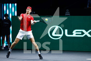 2022-11-26 - Denis Shapovalov of Canada in action against Lorenzo Sonego of Italy during the first tennis match from Davis Cup Finals 2022, Semi-Finals round, played between Italy and Canada on november 26, 2022 at Palacio de Deportes Martin Carpena pavilion in Malaga, Spain - TENNIS - DAVIS CUP FINALS 2022 - ITALY V CANADA - INTERNATIONALS - TENNIS