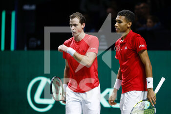 2022-11-26 - Felix Auger-Aliassime and Vasek Popisil of Canada play doubles against Matteo Berretini and Fabio Fognini of Italy during the third doubles tennis match from Davis Cup Finals 2022, Semi-Finals round, played between Italy and Canada on november 26, 2022 at Palacio de Deportes Martin Carpena pavilion in Malaga, Spain - TENNIS - DAVIS CUP FINALS 2022 - ITALY V CANADA - INTERNATIONALS - TENNIS
