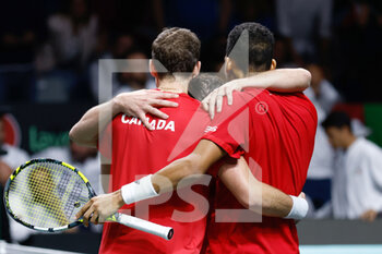 2022-11-26 - Felix Auger-Aliassime and Vasek Popisil of Canada play doubles and celebrate the victory against Matteo Berretini and Fabio Fognini of Italy during the third doubles tennis match from Davis Cup Finals 2022, Semi-Finals round, played between Italy and Canada on november 26, 2022 at Palacio de Deportes Martin Carpena pavilion in Malaga, Spain - TENNIS - DAVIS CUP FINALS 2022 - ITALY V CANADA - INTERNATIONALS - TENNIS
