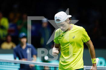 27/11/2022 - Alex de Minaur of Australia in action against Felix Auger-Aliassime of Canada during the second tennis match from Davis Cup Finals 2022, Final, between Canada and Australia on november 27, 2022 at Palacio de Deportes Martin Carpena pavilion in Malaga, Spain - TENNIS - DAVIS CUP FINALS 2022 - CANADA V AUSTRALIA - INTERNAZIONALI - TENNIS