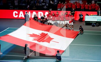 2022-11-27 - Canadian team with flag - COPPA DAVIS - FINAL - CANADA VS AUSTRALIA - INTERNATIONALS - TENNIS