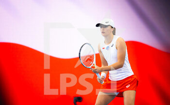 2022-12-31 - Iga Swiatek of Poland in action against Yulia Putintseva of Kazakhstan during her first match at the 2023 United Cup Brisbane tennis tournament on December 31, 2022 in Brisbane, Australia - TENNIS - UNITED CUP 2023 - INTERNATIONALS - TENNIS