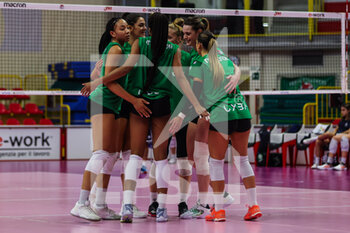 2022-09-28 - UYBA Unet E-Work Busto Arsizio players during the test match Unet E-Work Busto Arsizio and Club Italia at E-Work Arena on September 28, 2022 in Busto Arsizio, Italy - UYBA BUSTO ARSIZIO VS CLUB ITALIA - FRIENDLY MATCH - VOLLEYBALL