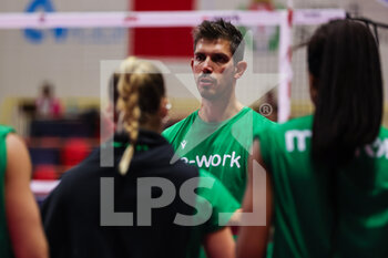2022-09-28 - Marco Musso head coach of UYBA Unet E-Work Busto Arsizio during the test match Unet E-Work Busto Arsizio and Club Italia at E-Work Arena on September 28, 2022 in Busto Arsizio, Italy - UYBA BUSTO ARSIZIO VS CLUB ITALIA - FRIENDLY MATCH - VOLLEYBALL