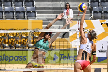 2022-06-17 - Sarah Pavan (CAN) and Ana Patrícia (BRA)  during the Beach Volleyball World Championships quarterfinals on 17th June 2022 at the Foro Italico in Rome, Italy. - BEACH VOLLEYBALL WORLD CHAMPIONSHIPS (QUARTERFINALS) - BEACH VOLLEY - VOLLEYBALL