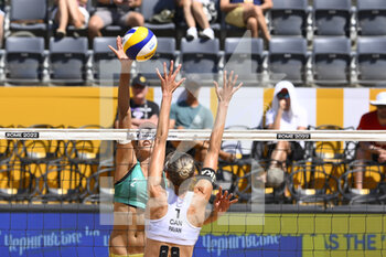 2022-06-17 - Duda (BRA) and Sarah Pavan (CAN)  during the Beach Volleyball World Championships quarterfinals on 17th June 2022 at the Foro Italico in Rome, Italy. - BEACH VOLLEYBALL WORLD CHAMPIONSHIPS (QUARTERFINALS) - BEACH VOLLEY - VOLLEYBALL