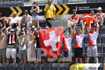 2022-06-17 - Suisse Fans during the Beach Volleyball World Championships quarterfinals on 17th June 2022 at the Foro Italico in Rome, Italy. - BEACH VOLLEYBALL WORLD CHAMPIONSHIPS (QUARTERFINALS) - BEACH VOLLEY - VOLLEYBALL