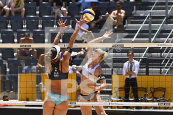 2022-06-17 - Sara Hughes (USA) and Joana Heidrich (SUI)  during the Beach Volleyball World Championships quarterfinals on 17th June 2022 at the Foro Italico in Rome, Italy. - BEACH VOLLEYBALL WORLD CHAMPIONSHIPS (QUARTERFINALS) - BEACH VOLLEY - VOLLEYBALL