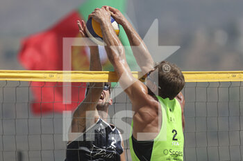 2022-07-03 - Volleyball World Beach Pro Tour semifinal, Bonifazi (Italy) with a big block - VOLLEYBALL WORLD BEACH PRO TOUR 2022 - BEACH VOLLEY - VOLLEYBALL
