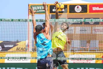 2022-07-29 - Attack by Andrea Lupo on the wall of Paolo Ingrosso - CAMPIONATO ITALIANO ASSOLUTO GOLD (DAY1) - BEACH VOLLEY - VOLLEYBALL