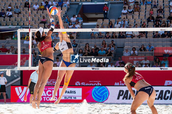 2022-06-19 - Marta Menegatti of Italy and Katja Stam of Netherlands fight for the ball during the Beach Volleyball , Paris Beach Pro Tour on October 1, 2023 at Roland Garros, Paris, France - BEACH VOLLEYBALL - PARIS BEACH PRO TOUR - BEACH VOLLEY - VOLLEYBALL