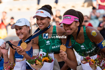 2022-06-19 - Taryn Kloth of USA, Duda Lisboa of Brazil and Ana Patricia of Brazil celebrate the victory after the Beach Volleyball , Paris Beach Pro Tour on October 1, 2023 at Roland Garros, Paris, France - BEACH VOLLEYBALL - PARIS BEACH PRO TOUR - BEACH VOLLEY - VOLLEYBALL