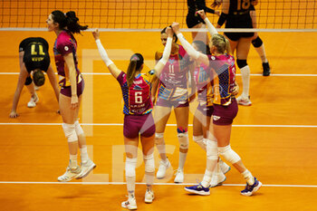 2022-02-03 - Vero Volley players celebrates after scoring a set point - VERO VOLLEY MONZA VS VAKIFBANK ISTANBUL - CHAMPIONS LEAGUE WOMEN - VOLLEYBALL