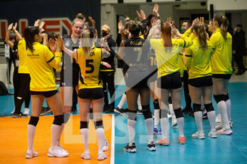 2022-02-03 - Vakifbank Istanbul players celebrate the victory - VERO VOLLEY MONZA VS VAKIFBANK ISTANBUL - CHAMPIONS LEAGUE WOMEN - VOLLEYBALL