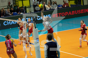 2022-12-07 - Attack of ANAE Adora (Sc Prometey Dnipro) during first day of Champions League Women between Vero Volley Milano vs Prometey Dnipro - VERO VOLLEY MILANO VS SC 