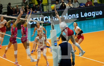 2022-12-07 - Spike of ANAE Adora (Sc Prometey Dnipro) during first day of Champions League Women between Vero Volley Milano vs Prometey Dnipro - VERO VOLLEY MILANO VS SC 