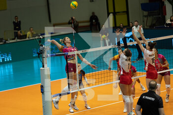 2022-12-07 - Spike of MAGDALENA STYSIAK (Vero Volley Milano) during first day of Champions League Women between Vero Volley Milano vs Prometey Dnipro - VERO VOLLEY MILANO VS SC 