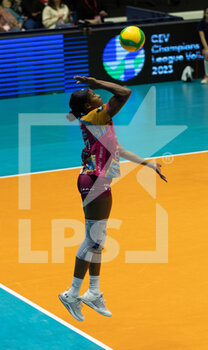 2022-12-07 - MYRIAM SYLLA (Vero Volley Milano) at service during first day of Champions League Women between Vero Volley Milano vs Prometey Dnipro - VERO VOLLEY MILANO VS SC 