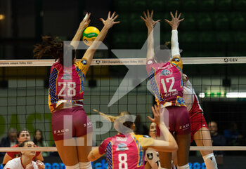 2022-12-07 - Monster block of SONIA CANDI (Vero Volley Milano) during first day of Champions League Women between Vero Volley Milano vs Prometey Dnipro - VERO VOLLEY MILANO VS SC 