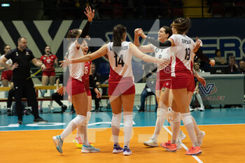 2022-12-07 - Happiness of players Prometey Dnipro after scoring a point during first day of Champions League Women between Vero Volley Milano vs Prometey Dnipro - VERO VOLLEY MILANO VS SC 