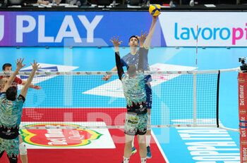 2022-03-06 - Spike of Alessandro Michieletto - ITAS Trentino - FINAL - SIR SAFETY CONAD PERUGIA VS ITAS TRENTINO - ITALIAN CUP - VOLLEYBALL