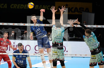 2022-03-06 - Spike of Alessandro Michieletto - ITAS Trentino - FINAL - SIR SAFETY CONAD PERUGIA VS ITAS TRENTINO - ITALIAN CUP - VOLLEYBALL