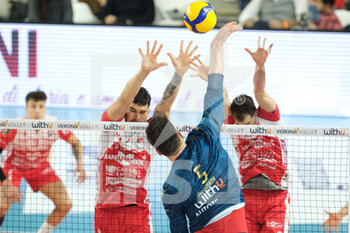 2022-12-29 - Block by Roamy Raul Alonso Arce - Gas Sales Bluenergy Volley Piacenza  - WITHU VERONA VS GAS SALES BLUENERGY PIACENZA  - ITALIAN CUP - VOLLEYBALL