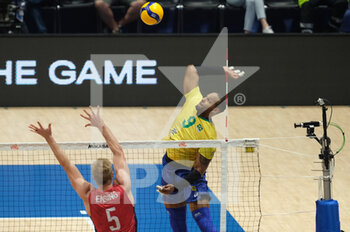 2022-07-20 - Attack on diagonal line of Yoandy Leal Hidalgo (BRA) - VOLLEYBALL NATIONS LEAGUE - MAN - QUARTER OF FINALS - BRASIL VS USA - INTERNATIONALS - VOLLEYBALL