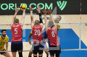 2022-07-20 - Spike of Yoandy Leal Hidalgo (BRA) - VOLLEYBALL NATIONS LEAGUE - MAN - QUARTER OF FINALS - BRASIL VS USA - INTERNATIONALS - VOLLEYBALL