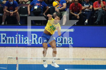 2022-07-20 - Serve of Darlan Souza Ferreira (BRA) - VOLLEYBALL NATIONS LEAGUE - MAN - QUARTER OF FINALS - BRASIL VS USA - INTERNATIONALS - VOLLEYBALL