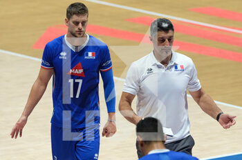 2022-07-21 - Trevor Clevenot (FRA) and Andrea Giani - Head coach France team - VOLLEYBALL NATIONS LEAGUE MAN - QUARTER OF FINALS - FRANCE VS JAPAN - INTERNATIONALS - VOLLEYBALL