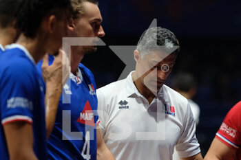 2022-07-21 - Andrea Giani - Head coach France team during an time-out. - VOLLEYBALL NATIONS LEAGUE MAN - QUARTER OF FINALS - FRANCE VS JAPAN - INTERNATIONALS - VOLLEYBALL