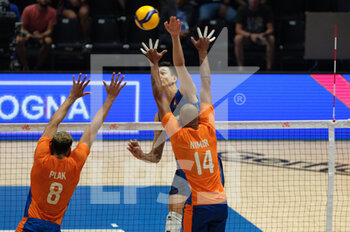 2022-07-20 - Spike of Alessandro Michieletto (ITA) - VOLLEYBALL NATIONS LEAGUE - MAN - QUARTER OF FINALS - ITALY VS NETHERLANDS - INTERNATIONALS - VOLLEYBALL