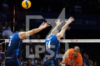 2022-07-20 - Spike of Nimir Abdel Aziz - (NED) - VOLLEYBALL NATIONS LEAGUE - MAN - QUARTER OF FINALS - ITALY VS NETHERLANDS - INTERNATIONALS - VOLLEYBALL